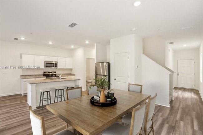 Building Photo - 2579 Grey Hawk Dr
