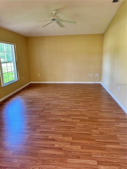 Foto del edificio - 15 Prattwood Ln
