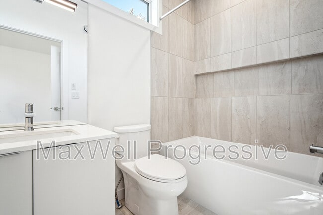 Photo du bâtiment - 13516-13115 115 Ave NW