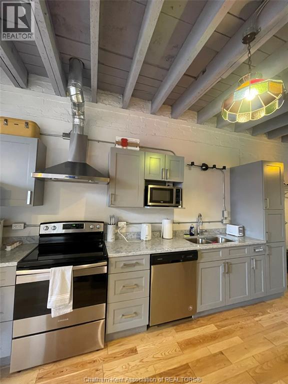 Building Photo - 199 King St W