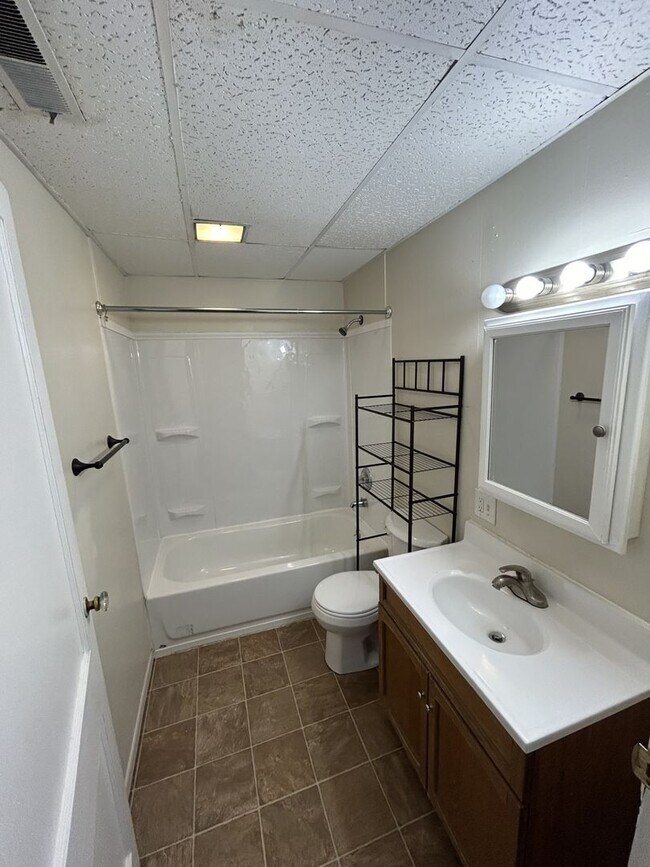 Building Photo - Two Bedroom Ranch Home
