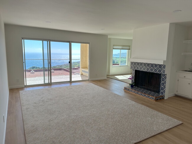 Building Photo - 3200 La Rotonda Dr