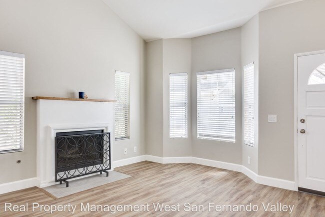 Building Photo - 3 br, 2 bath House - 21021 1/2 Gault St #9