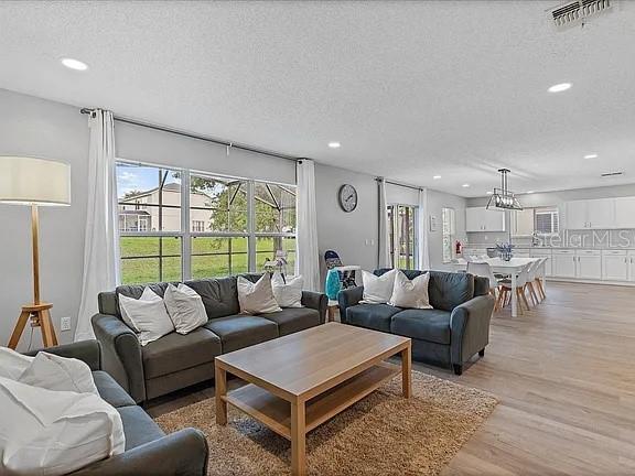 Foto del edificio - 326 Elderberry Dr