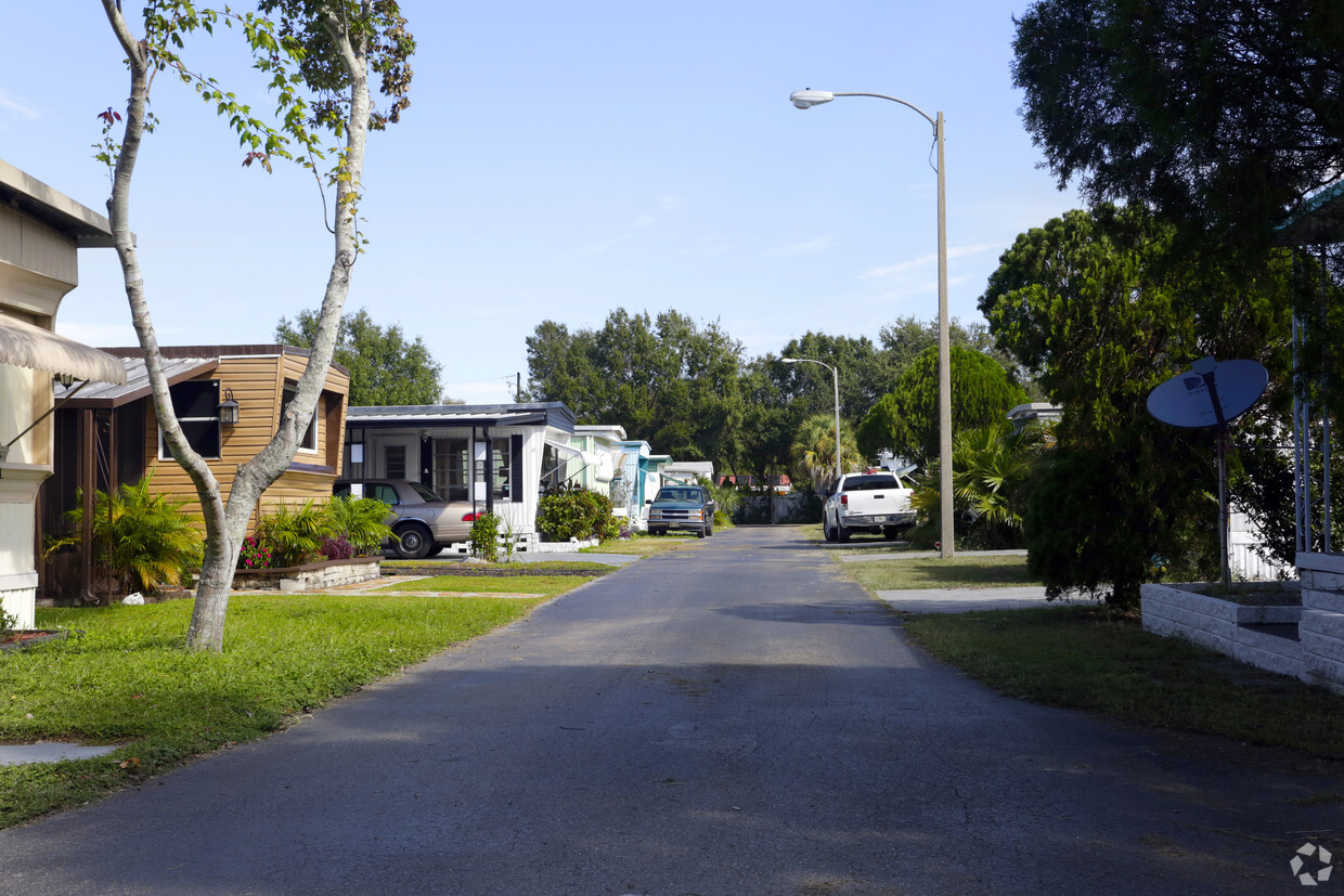 Building Photo - Hollywood Trailer Park