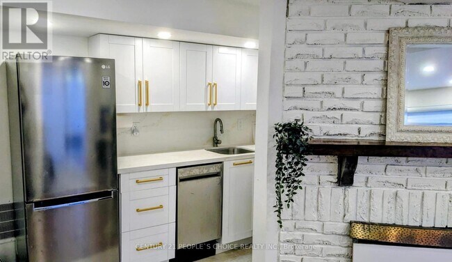 Building Photo - 116 Royal Palm Dr