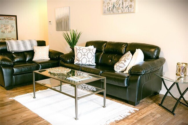Foto del edificio - 2200 Classen Blvd