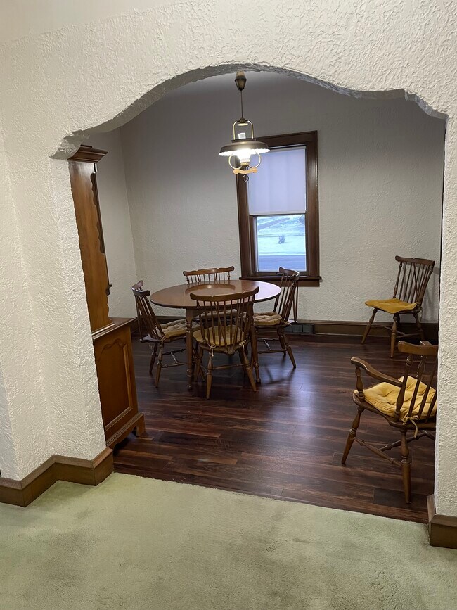 Building Photo - 204 E 3rd St