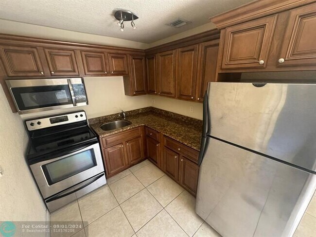 Foto del edificio - 578 NE 20th St