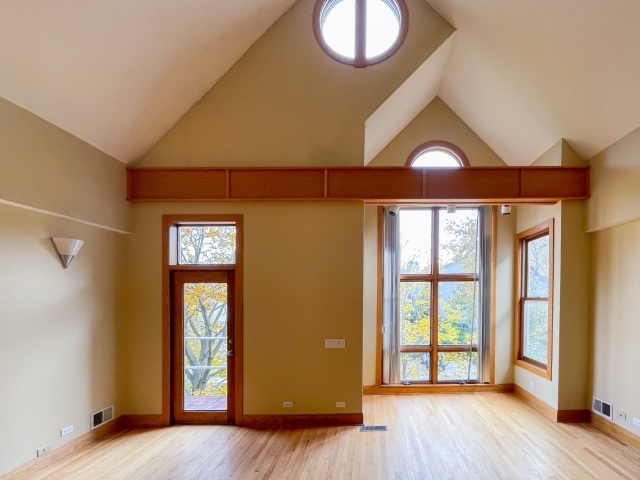 Building Photo - 2642 N Wilton Ave