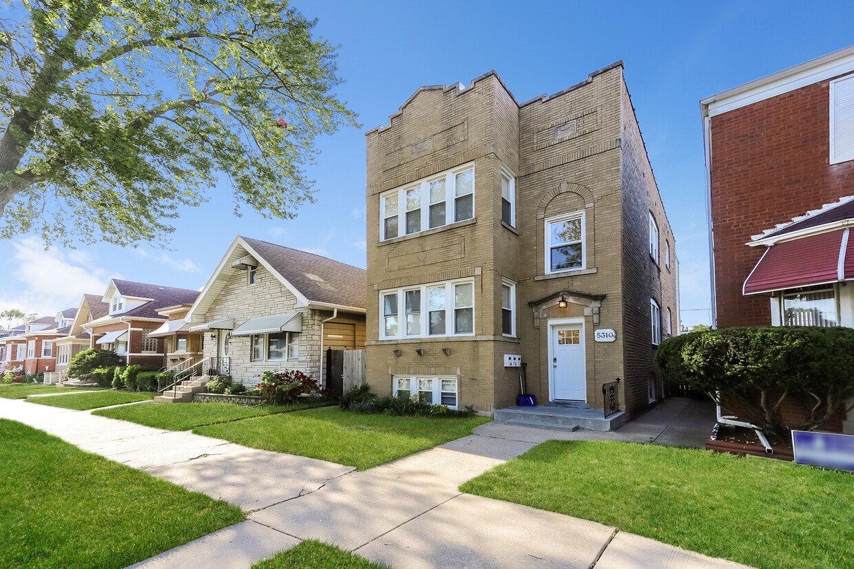 Primary Photo - 5310 W Barry Ave