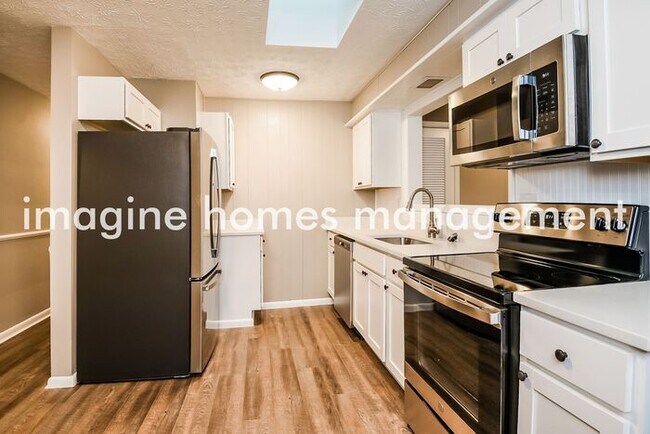 Building Photo - Large 3 Bedroom Single Family Home in Will...