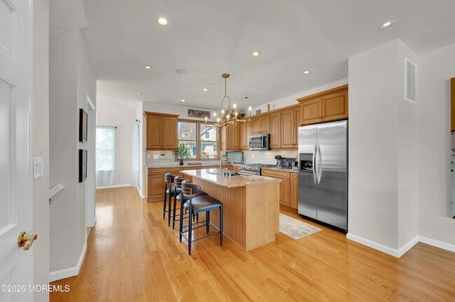 Building Photo - 10 Watersedge