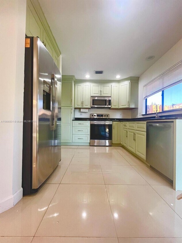 Foto principal - 9624 Golf State Park Way