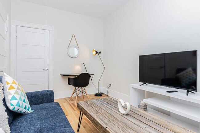 Building Photo - 4299 Rue Saint-Antoine O