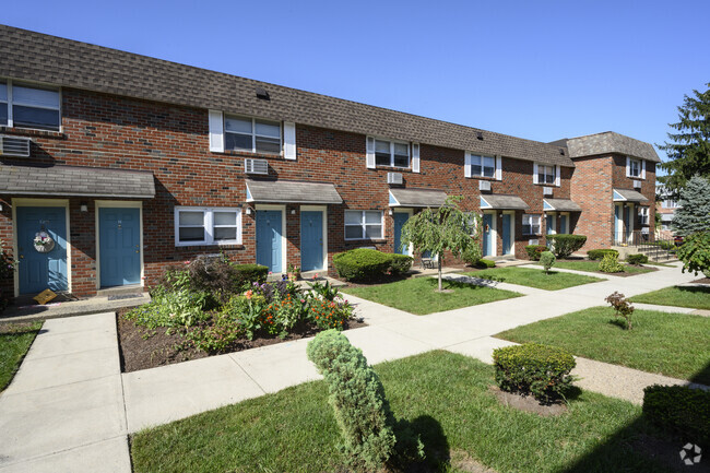 Bishop-Stratford Court Apartments