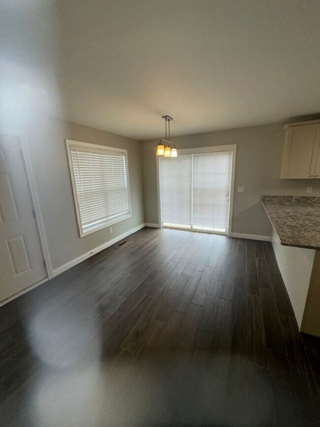 Foto del edificio - 6877 &amp; 6899 Augusta Drive