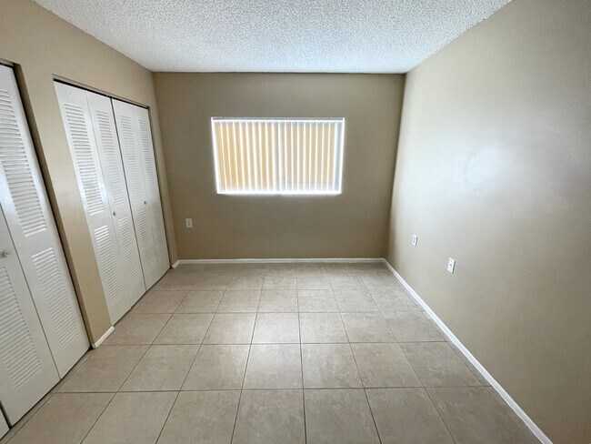 Foto del edificio - 1101 Benoist Farms Rd