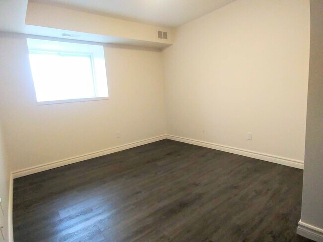 Building Photo - 1323 Langlois Av