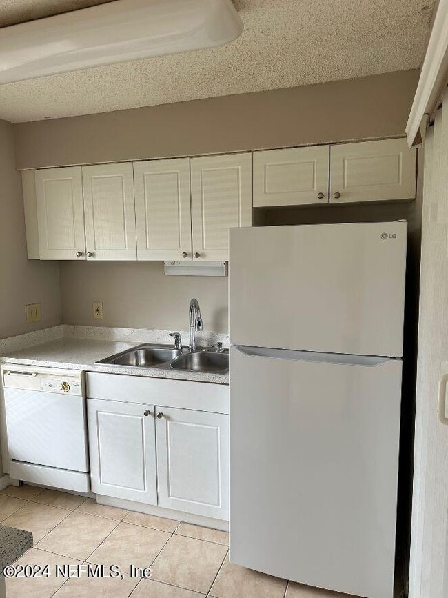 Building Photo - 10200 Belle Rive Blvd
