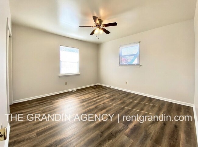 Foto del edificio - 3123 Round Hill Avenue Northwest