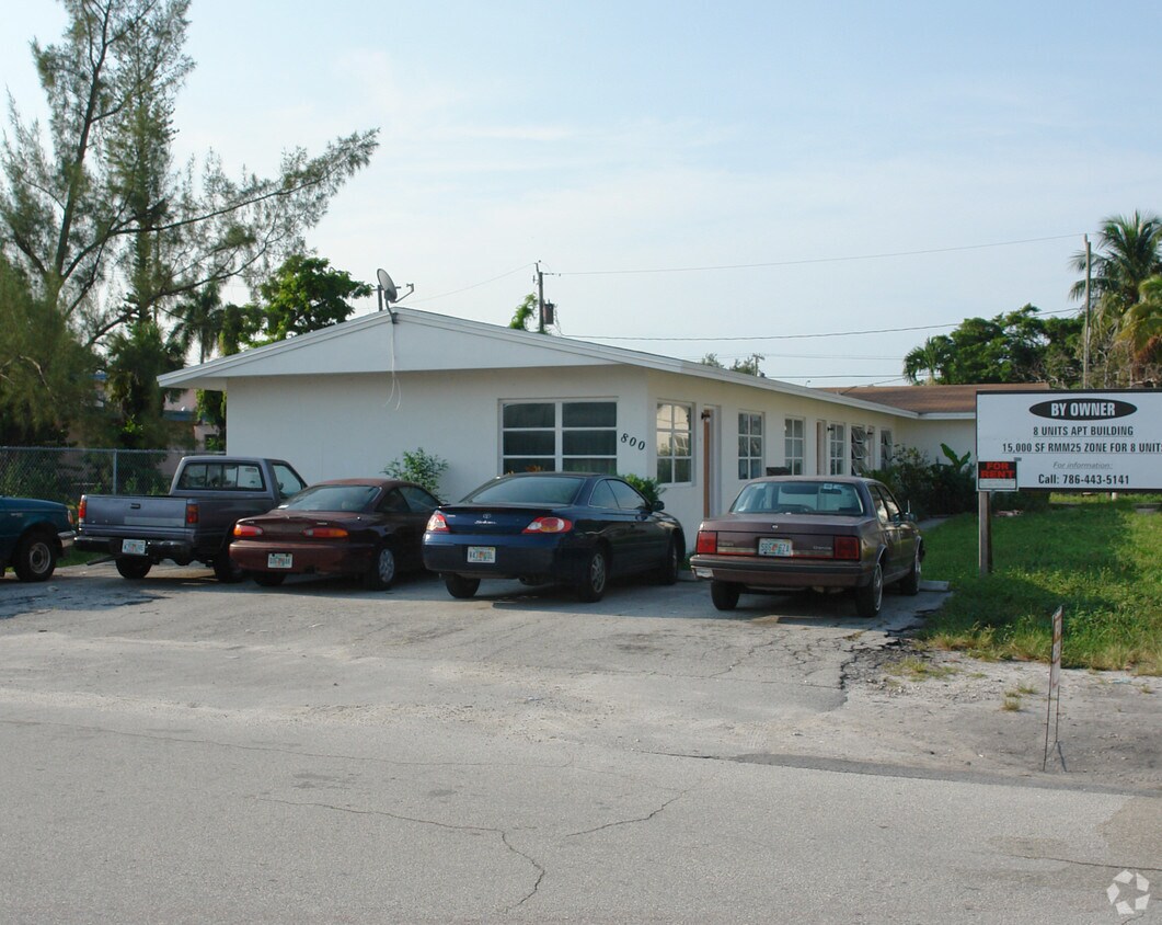 Foto del edificio - 720-800 SE 16th St