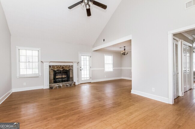Foto del edificio - 150 Cedar Creek Ct
