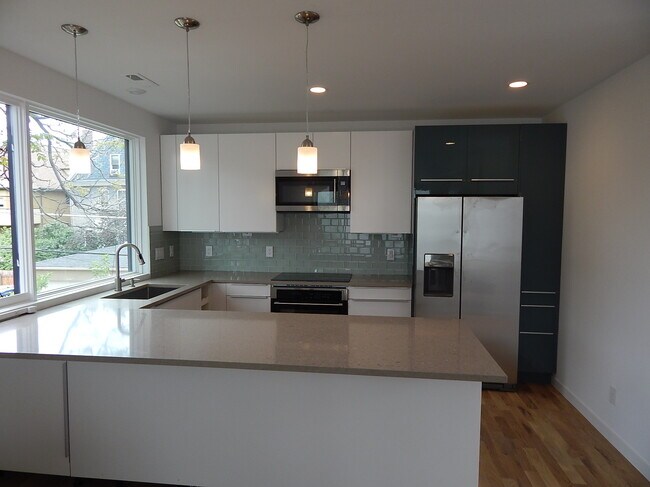 Kitchen - 1629 N Gilpin St