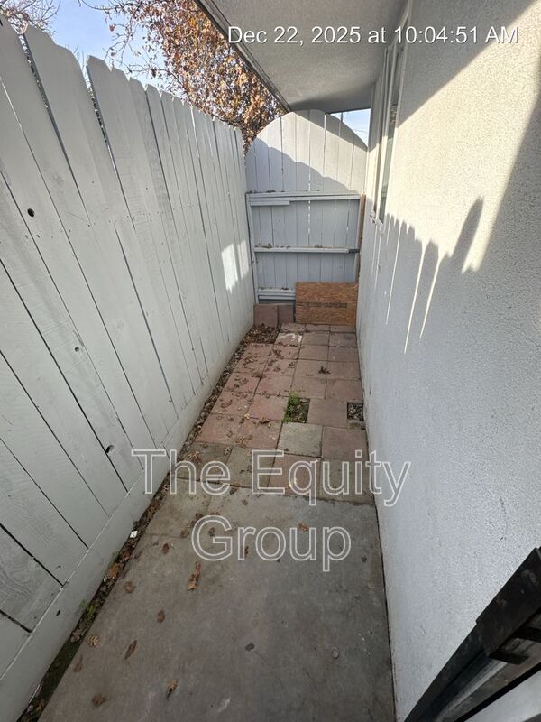 Building Photo - 510 N Encina St