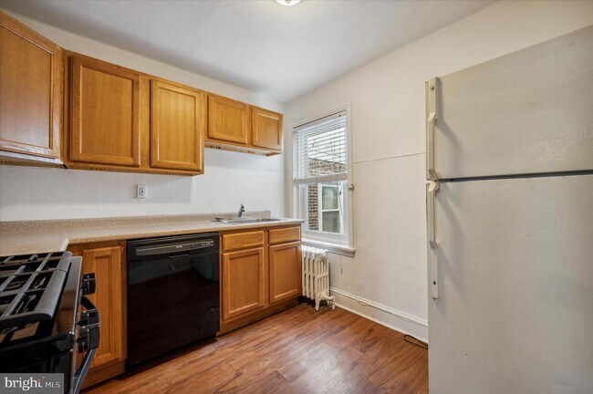 Building Photo - 885 N 27th St