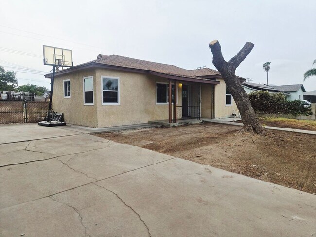 Building Photo - 9943 Catawba Ave