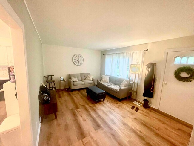 Foto del edificio - 5921 Harvest Ln