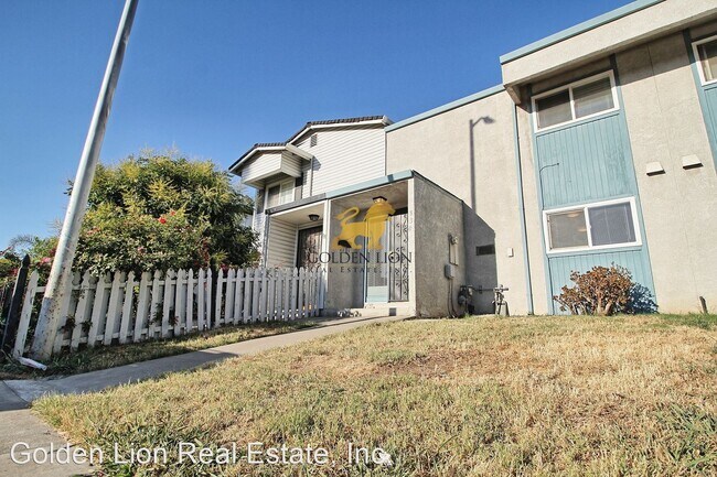 Building Photo - 3 br, 1.5 bath House - 830 Palm Cir
