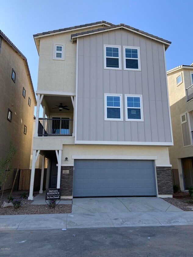 Foto principal - 661 W Winchester Dr