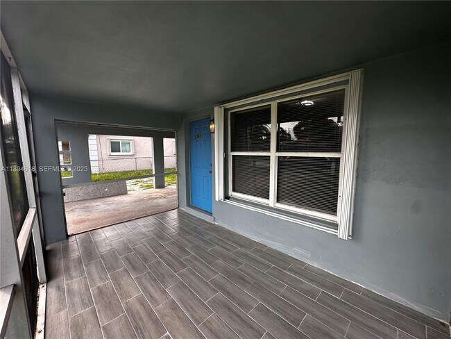 Foto del edificio - 3761 NW 9th St