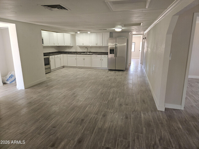 Building Photo - 1584 N Wood St