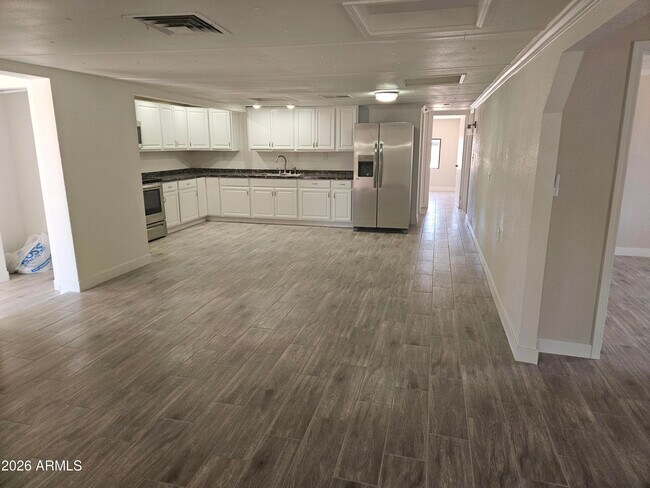 Foto del edificio - 1584 N Wood St