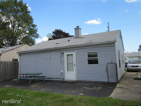 Building Photo - 21415 La Salle Blvd