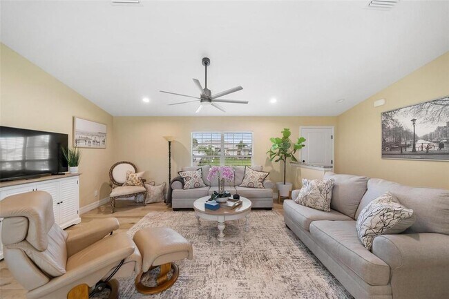 Foto del edificio - 13360 Yager Ln