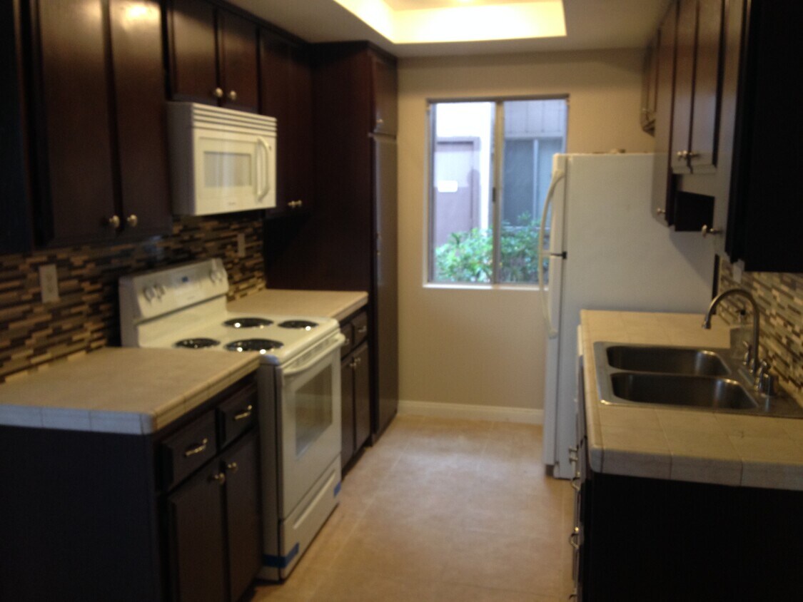 Primary Photo - 6560 College Grove Dr