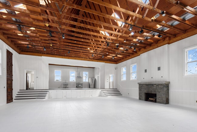 Building Photo - 20 NY-9H