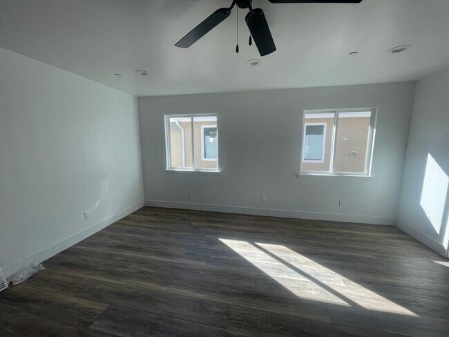 Foto del edificio - 718 Cornwall Ave