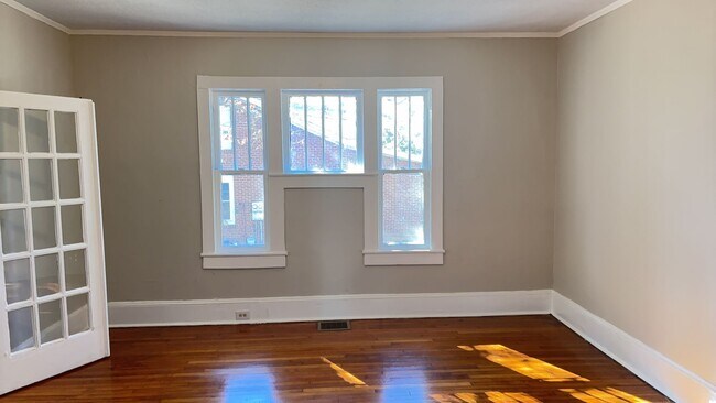 Foto del edificio - 3 Bedroom 1.5 Bathroom Renovated House.   ...
