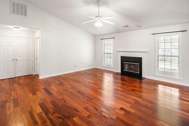 Foto del edificio - Home in Livingston Farms!