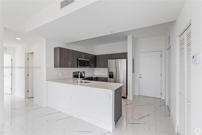Foto del edificio - 1 Curtiss Pkwy