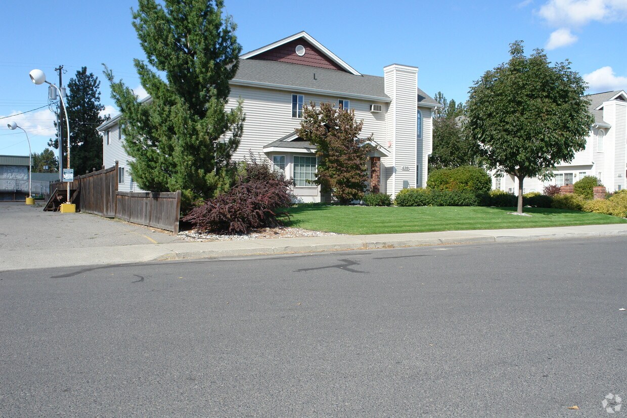 Foto del edificio - 6319-6321 N Normandie St