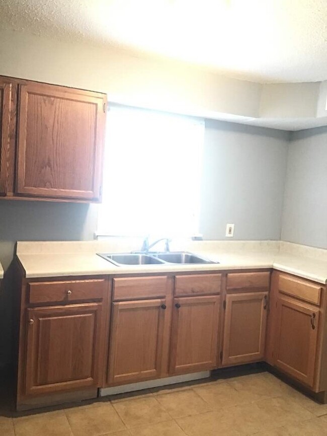 Building Photo - 9126 Loganberry Ln