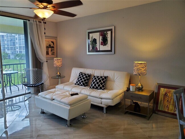 Foto del edificio - 8900 Washington St