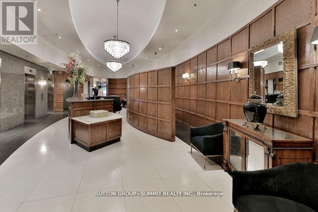 Building Photo - 102 Bloor St W