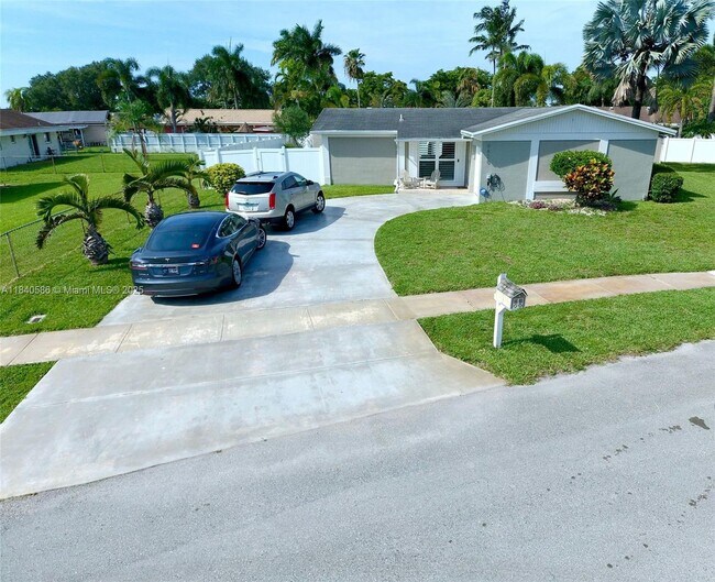 Foto del edificio - 9820 NW 7th St